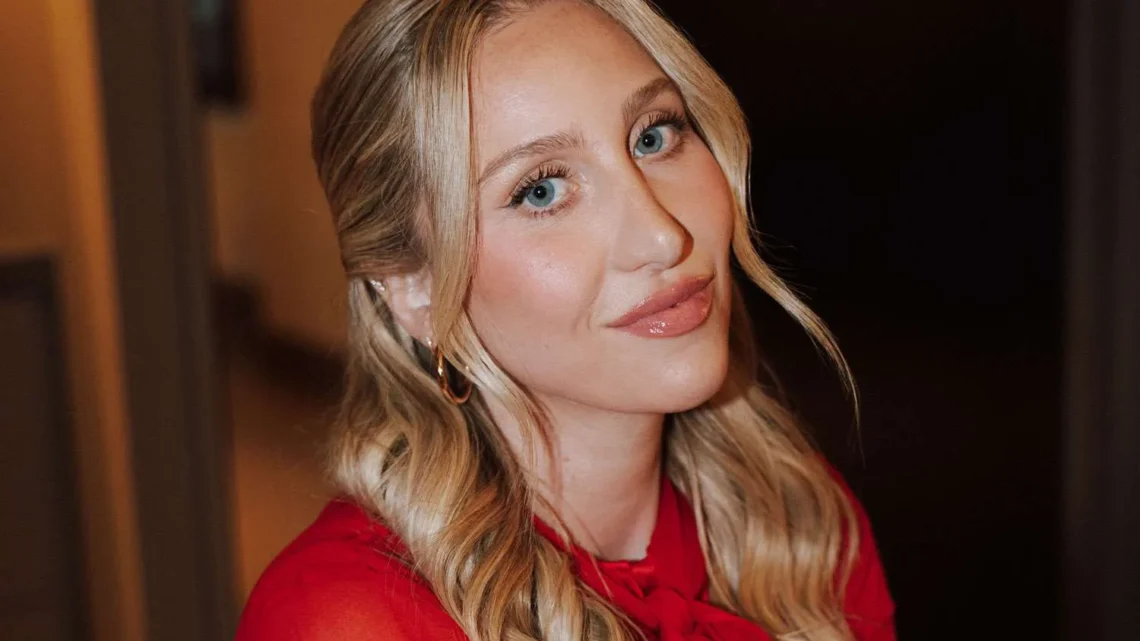 Carly Weinstein Biography: Boyfriend, Net Worth, Age, TikTok, Height, Parents