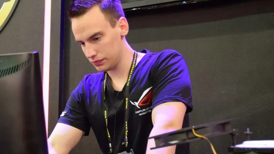 Der8auer (Roman Hartung) Biography: Real Name, Age, Height, Net Worth, Parents, Girlfriend