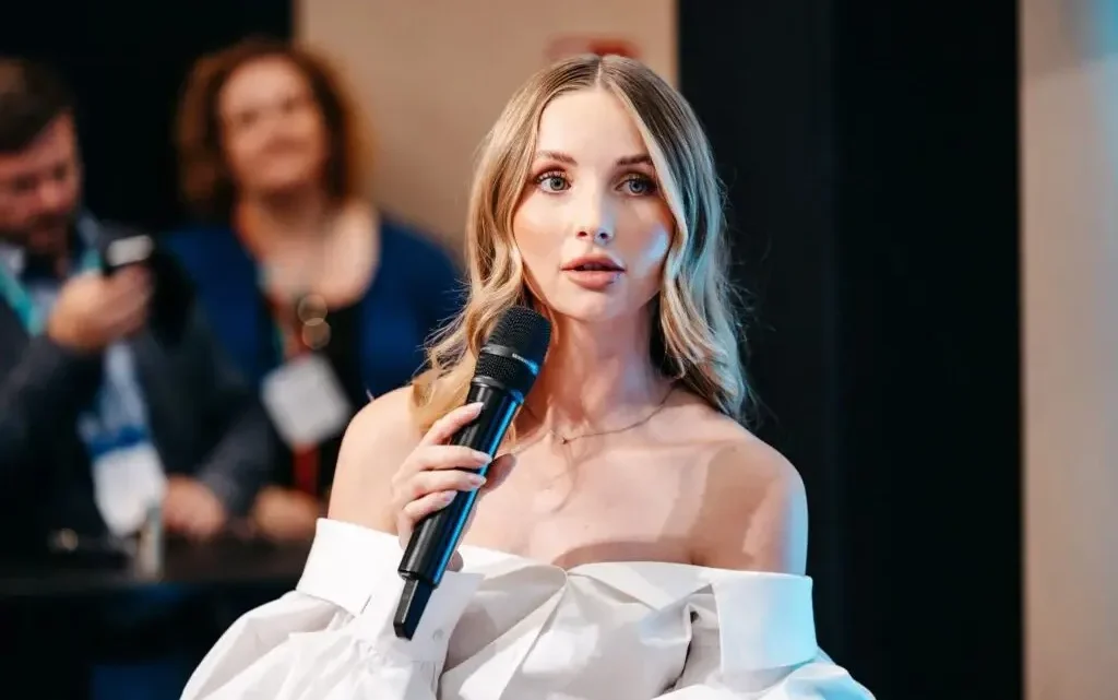 Anna Hiltrop Bio: Age, Net Worth, Instagram, Sustainability, Height, Parents, Books, Nationality, Partner