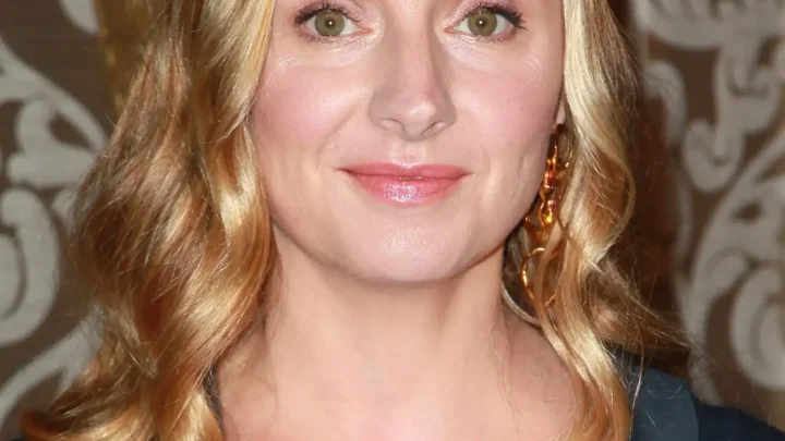 Hope Davis Biography: Age, Husband, Net Worth, Children, Movies, Height, Parents, Awards