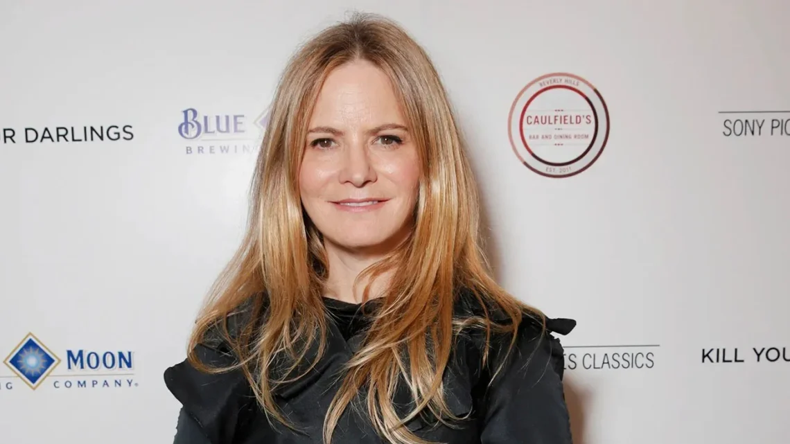 Jennifer Jason Leigh Biography: Age, Net Worth, Son, Movies, Height, Parents, TV Shows, Ex-Husband