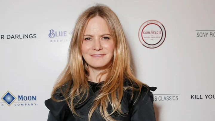 Jennifer Jason Leigh Biography: Age, Net Worth, Son, Movies, Height, Parents, TV Shows, Ex-Husband