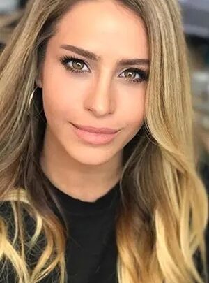 Büşra Pekin Biography: Age, Net Worth, Husband, Movies, Height, Parents, TV Shows, Awards
