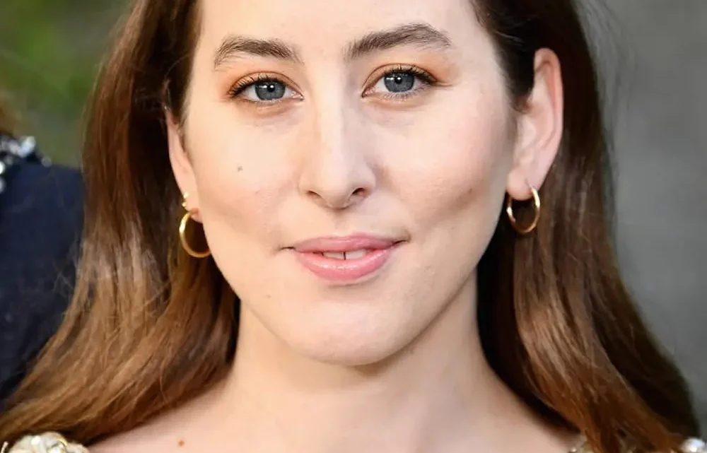 Alana Haim Biography: Siblings, Religion, YouTube, Net Worth, Movies, Age, Songs, Awards, Ethnicity