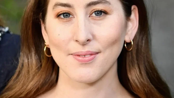 Alana Haim Biography: Siblings, Religion, YouTube, Net Worth, Movies, Age, Songs, Awards, Ethnicity
