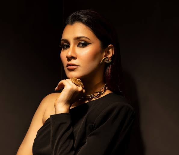 Aastha Gill Bio: Age, Net Worth, Songs, Height, Parents, Sister, Nationality, Husband, Career