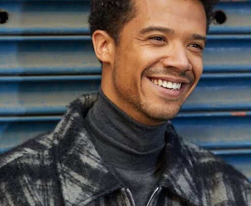 Jacob Anderson Biography: Ethnicity, Parents, Songs, Net Worth, Awards, Age, Movies, Wife, Religion