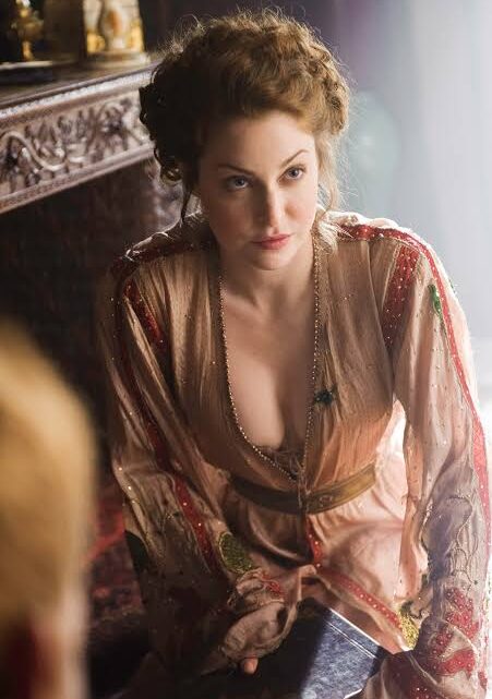 Esmé Bianco Biography: Ethnicity, Runway, Instagram, Height, Net Worth, Awards, Movies, Age, Partner