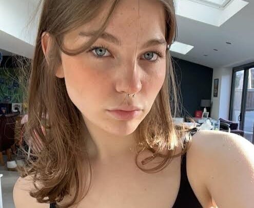 Amélie Pease Biography: YouTube, Net Worth, Movies, Parents, Awards, Religion, Height, Age, Ethnicity