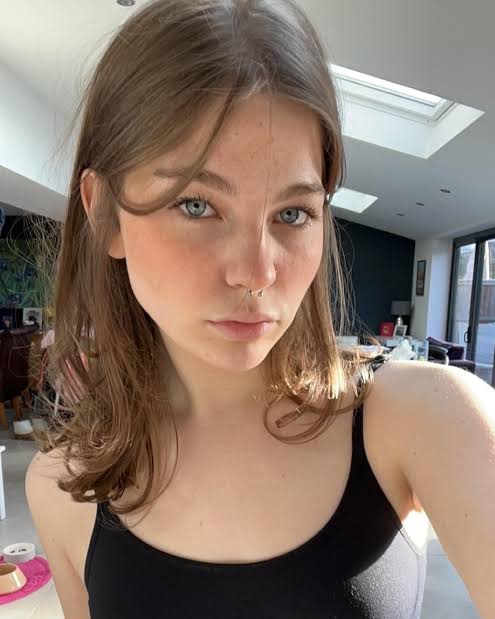 Amélie Pease Biography: YouTube, Net Worth, Movies, Parents, Awards, Religion, Height, Age, Ethnicity