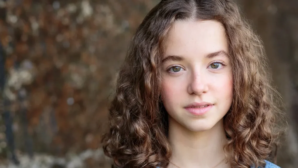 Ariella Glaser Bio: Age, Radioactive, Net Worth, Career, Parents, Drama, Boyfriend, Instagram