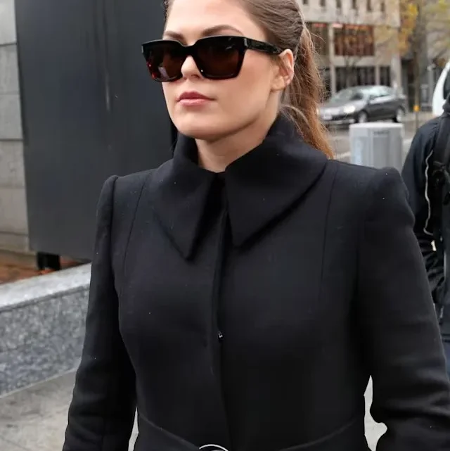 Belle Gibson Biography: Ethnicity, Parents, Religion, Age, Controversy, Children, Height, Net Worth, Books