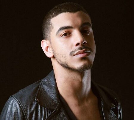 Manuel Medrano Biography: Girlfriend, Net Worth, Parents, Religion, Songs, Height, Age, Ethnicity, Instagram