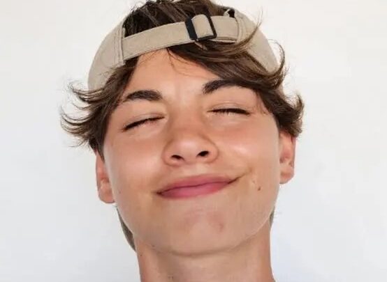 ElCromas Biography: Girlfriend, Age, Net Worth, Parents, Height, YouTube, Ethnicity