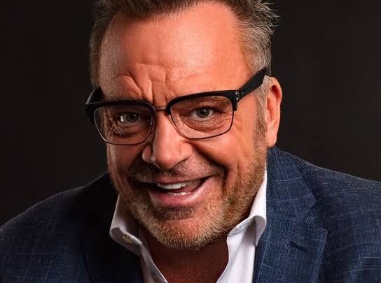 Tom Arnold Biography: Age, Net Worth, Height, True Lies, Movies, Wife, Kids, Career, TV Shows
