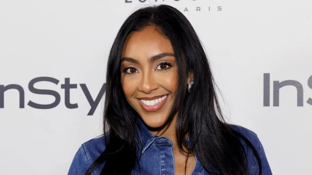 Tayshia Adams Biography: Age, Net Worth, TikTok, TV Shows, Husband, Height, Nationality, Career