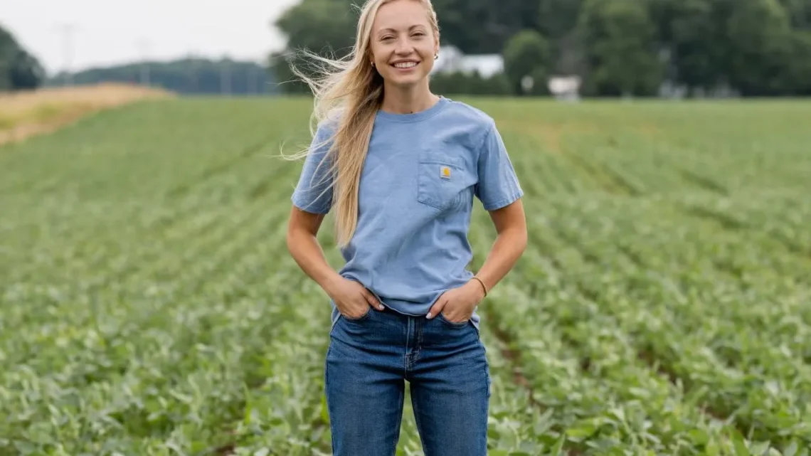 Zoe Kent Biography: Age, Net Worth, Ohio Grain Farmer, TikTok, Husband, Height
