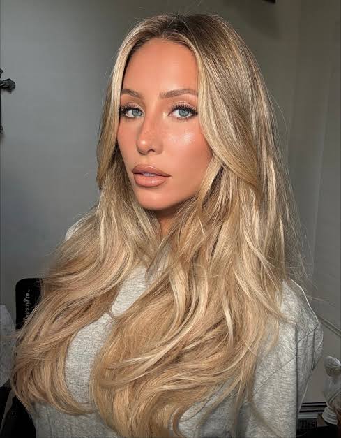 Alix Earle Biography: Age, Net Worth, TikTok, TV Shows, Instagram, Podcast, Height, Boyfriend
