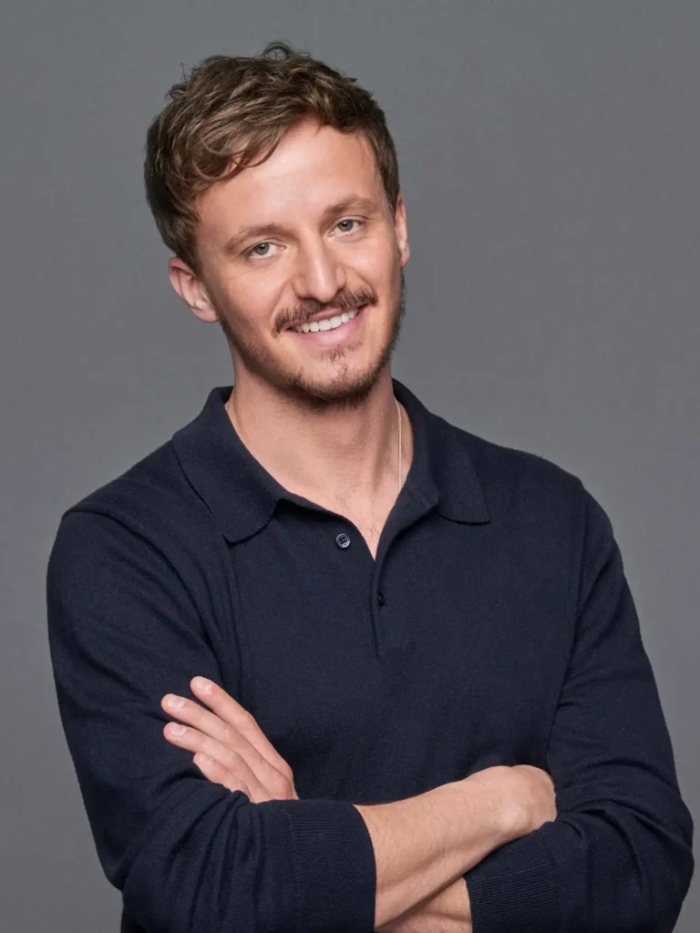 Tommi Schmitt Biography: Books, Height, Age, Net Worth, Parents, Girlfriend, Siblings, Podcast, TV Shows & Personal Life