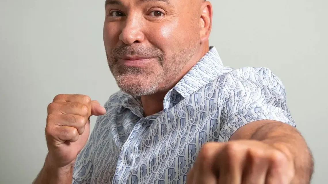 Oscar De La Hoya Biography: Age, Wife, Career, Height, Net Worth, World Titles, Children, Parents, Siblings