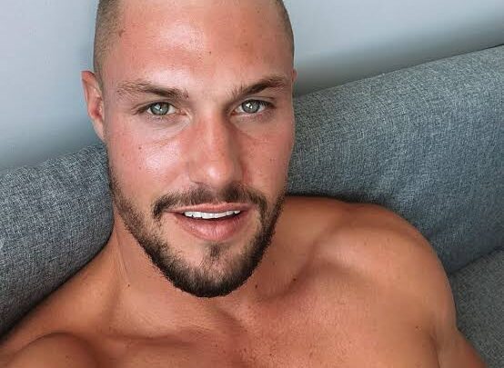 Luke Packham Biography: Children, Net Worth, Awards, Brother, TV Shows, Ethnicity, Wife, Parents, Height, Age