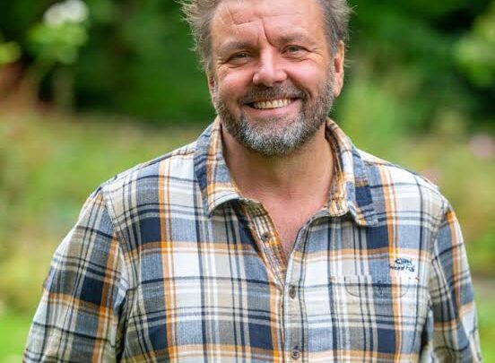 Martin Roberts Biography: Awards, Ethnicity, TV Shows, Parents, Books, Wife, Height, Age, Net Worth, Awards, Children