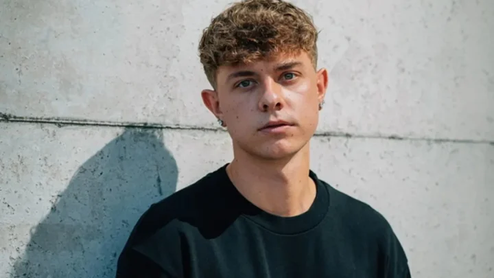 Jonas Ems Biography: Age, Siblings, Girlfriend, Net Worth, Parents, YouTube, Books, TV Shows & Movies, Height