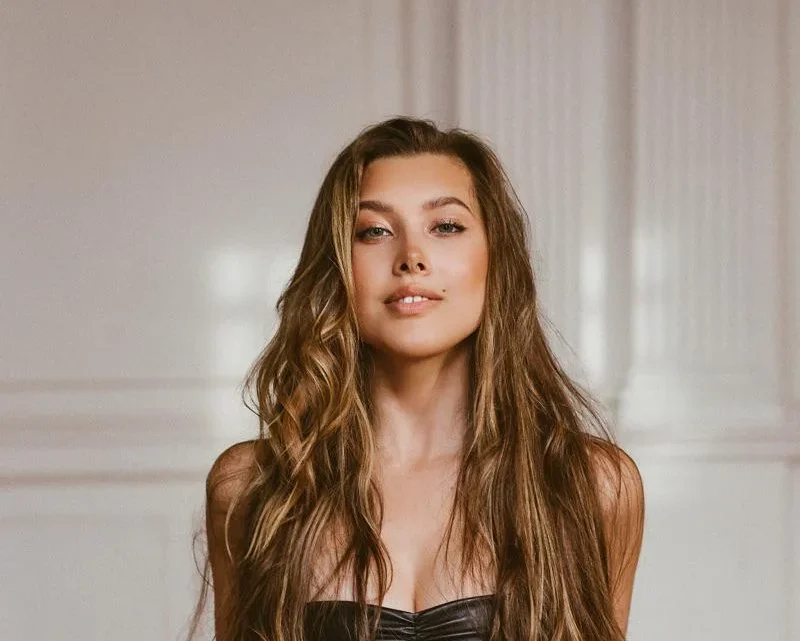 Anet Sai Biography: Age, Height, Husband, Parents, Net Worth, Songs & Albums, Instagram, Events, Personal Life