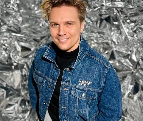 Dominik Port Biography: Net Worth, Height, Movies, Age, Partner, Instagram, Parents, YouTube, Books, Comedy