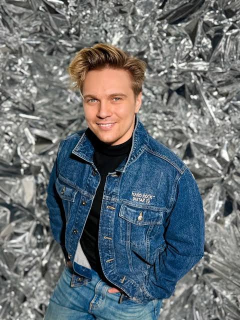 Dominik Port Biography: Net Worth, Height, Movies, Age, Partner, Instagram, Parents, YouTube, Books, Comedy