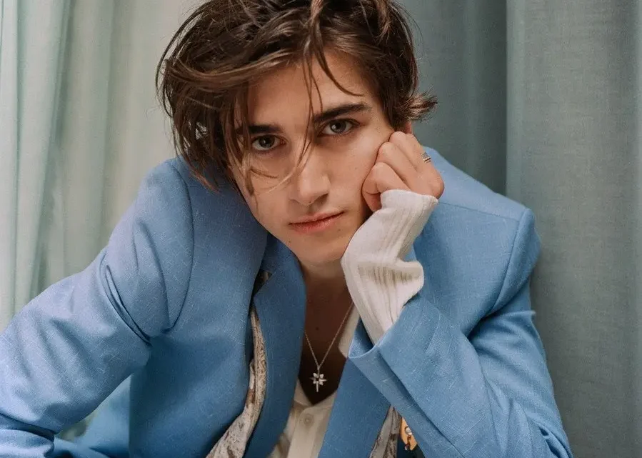 Sebastian Croft Biography: Age, Net Worth, Songs, Movies, Height, Parents, Girlfriend, TV Shows