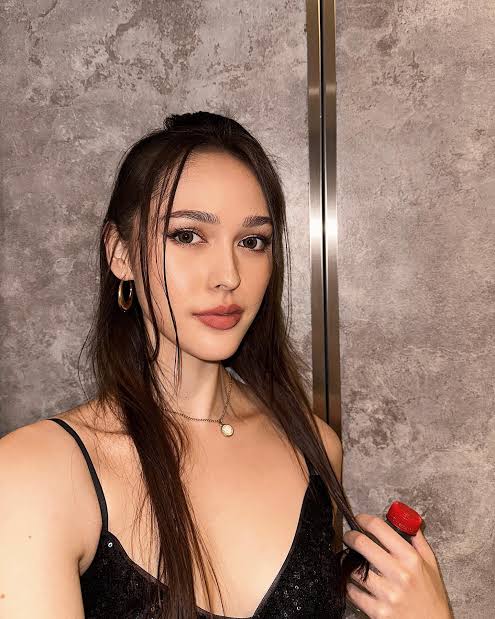 Hannah Cheng-Bradshaw Biography: Instagram, Siblings, Height, Runway, Awards, Age, Religion, Boyfriend