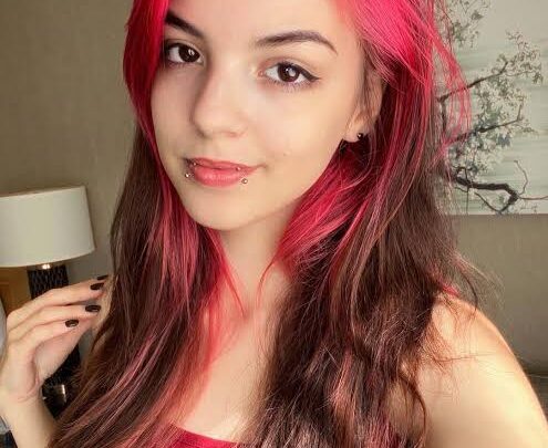 Evie Sunsett Biography: Ethnicity, Parents, Instagram, Net Worth, Age, OnlyFans, Height, Religion, TikTok, Boyfriend