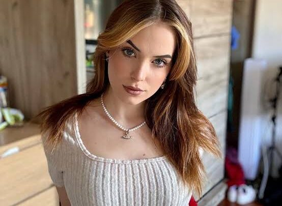 Sara Disturco Biography: YouTube, Net Worth, Age, Height, Parents, Ethnicity, Husband, Religion, Son