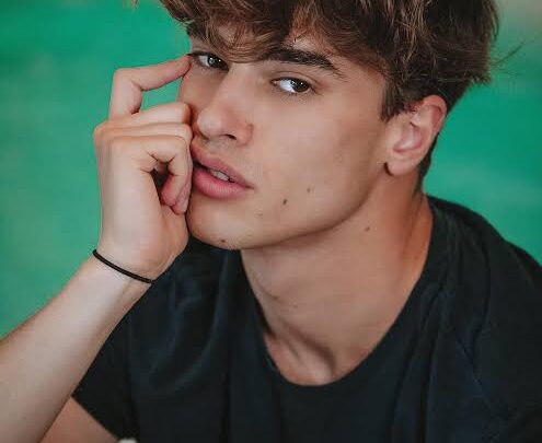 Simone Berlini Biography: Ethnicity, Parents, Instagram, Net Worth, Age, Sister, Religion, Height