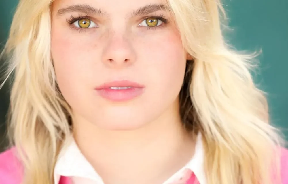 Chloe Elliott Biography: Age, Net Worth, Height, Parents, Boyfriend, Plus-Size Fashion, Blog, Nationality