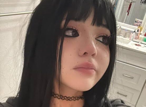 Flare Bahr Biography: Age, Height, Net Worth, Cosplay, Twitch, TikTok, Boyfriend, Instagram