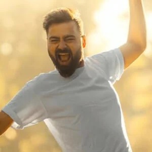 Isa Khan Biography: Age, Net Worth, Height, Parents, Career, Fitness, Instagram, Partner