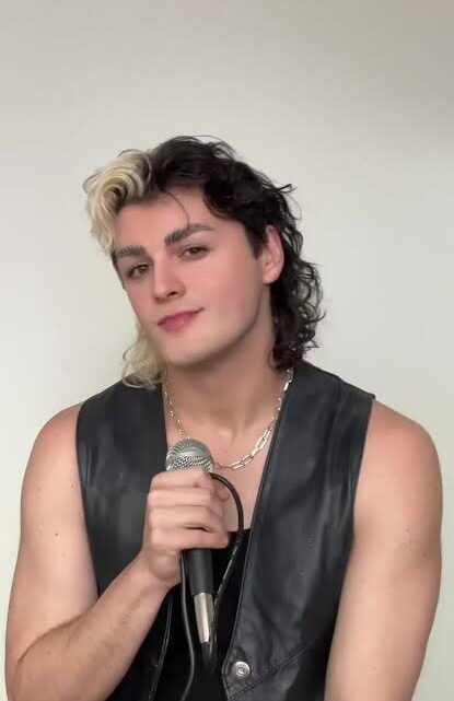 Andrew Larrañaga Biography: Height, Songs, Ethnicity, Parents, Net Worth, Awards, Age, Religion, Girlfriend