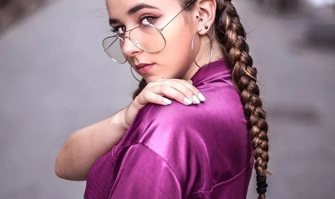 Monismurf Biography: Ethnicity, Parents, Instagram, Net Worth, Age, Real Name, Partner, TikTok, Height, Books