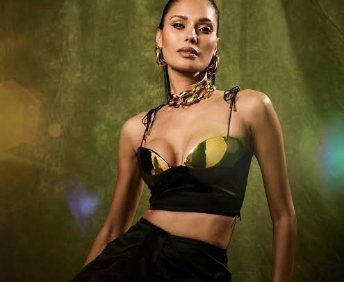 Ujjwala Raut Biography: Sister, Age, Ex-Husband, Net Worth, Daughter, Parents, Height, Instagram, Modelling, Movies