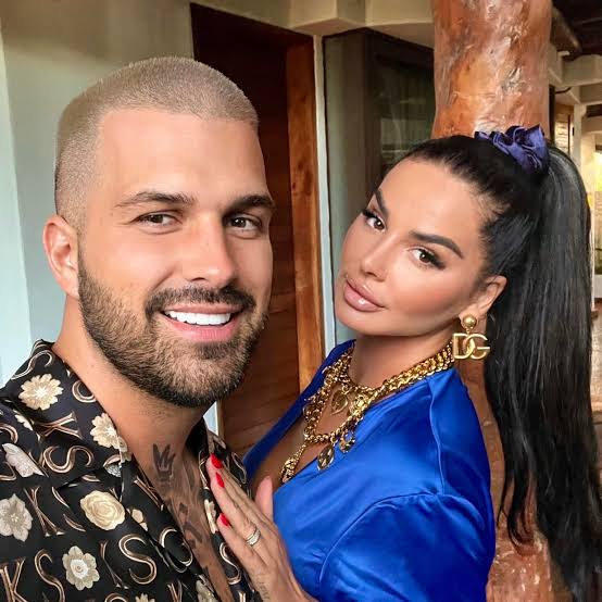 Rene Rendy Biography: Age, Parents, Net Worth, Height, Songs & Albums, Wife, Height, Instagram
