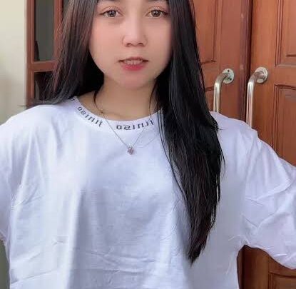 Ina Yatul Zein Biography: Husband, Ethnicity, Net Worth, Awards, Instagram, Songs, Parents, Age, Height