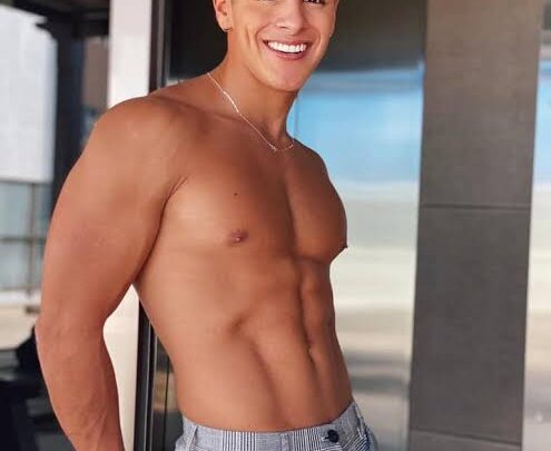 Matías Sebastián Ochoa Biography: Ethnicity, Songs, Height, Wife, OnlyFans, Religion, Age, Parents