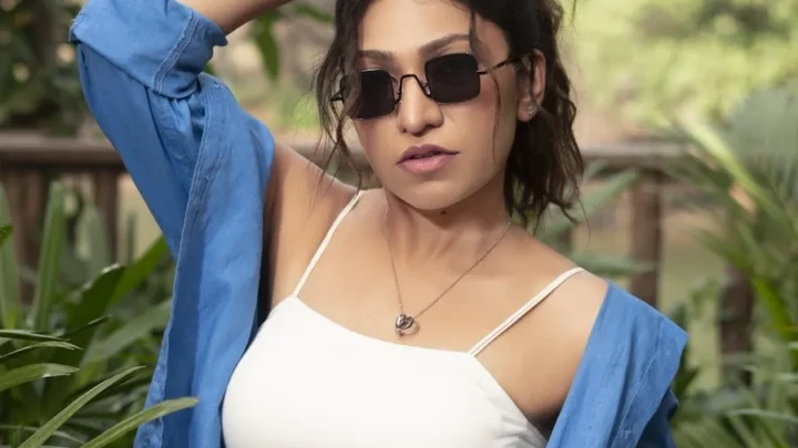 Tulsi Kumar Biography: Net Worth, Age, Husband, Son, Awards, Siblings, Parents, Height, Songs, Facebook