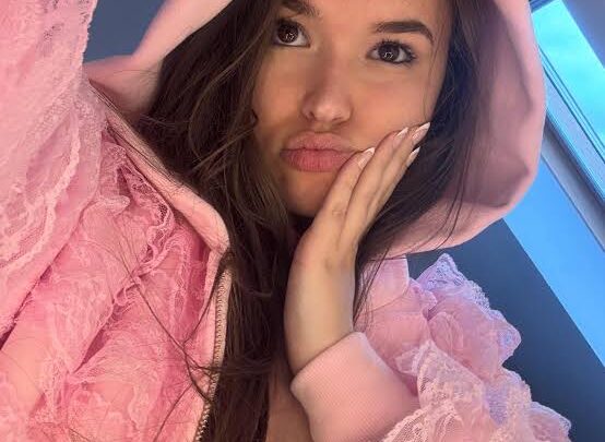 Glossie Biography: Age, Parents, Net Worth, Height, Siblings, YouTube, Career, Boyfriend