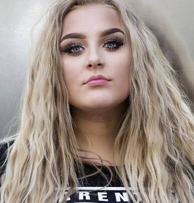 Tova Helgesson Biography: TV Shows, Ethnicity, Net Worth, YouTube, Ethnicity, Height, Parents, Age, Boyfriend