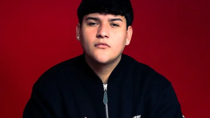 Victor Mendivil Biography: Height, Girlfriend, Ethnicity, Awards, Parents, Instagram, Age, Songs, Net Worth