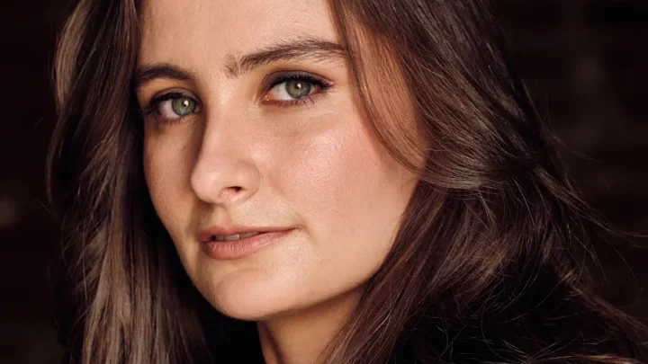 Talya Sindel Biography: Age, Partner, Parents, Net Worth, Height, Songs, Career, Movies, YouTube