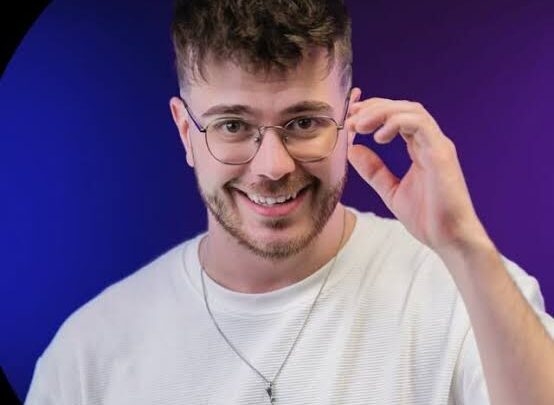 Yoczook Biography: Height, Ethnicity, Parents, Instagram, Net Worth,  Girlfriend, Age, YouTube